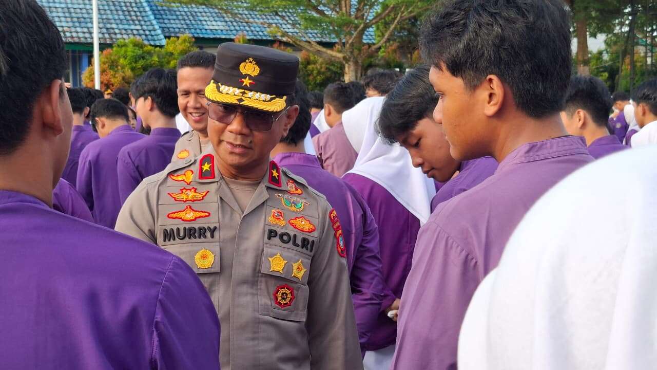 Kunjungi SMA 3 Pangkalpinang, Wakapolda Babel Berpesan Jadilah Pribadi Utuh Yang Taat Aturan