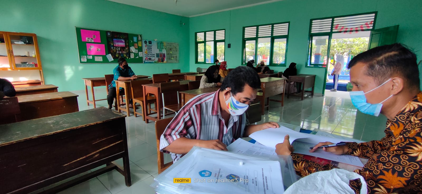 Pembagian raport semester ganjil 2021