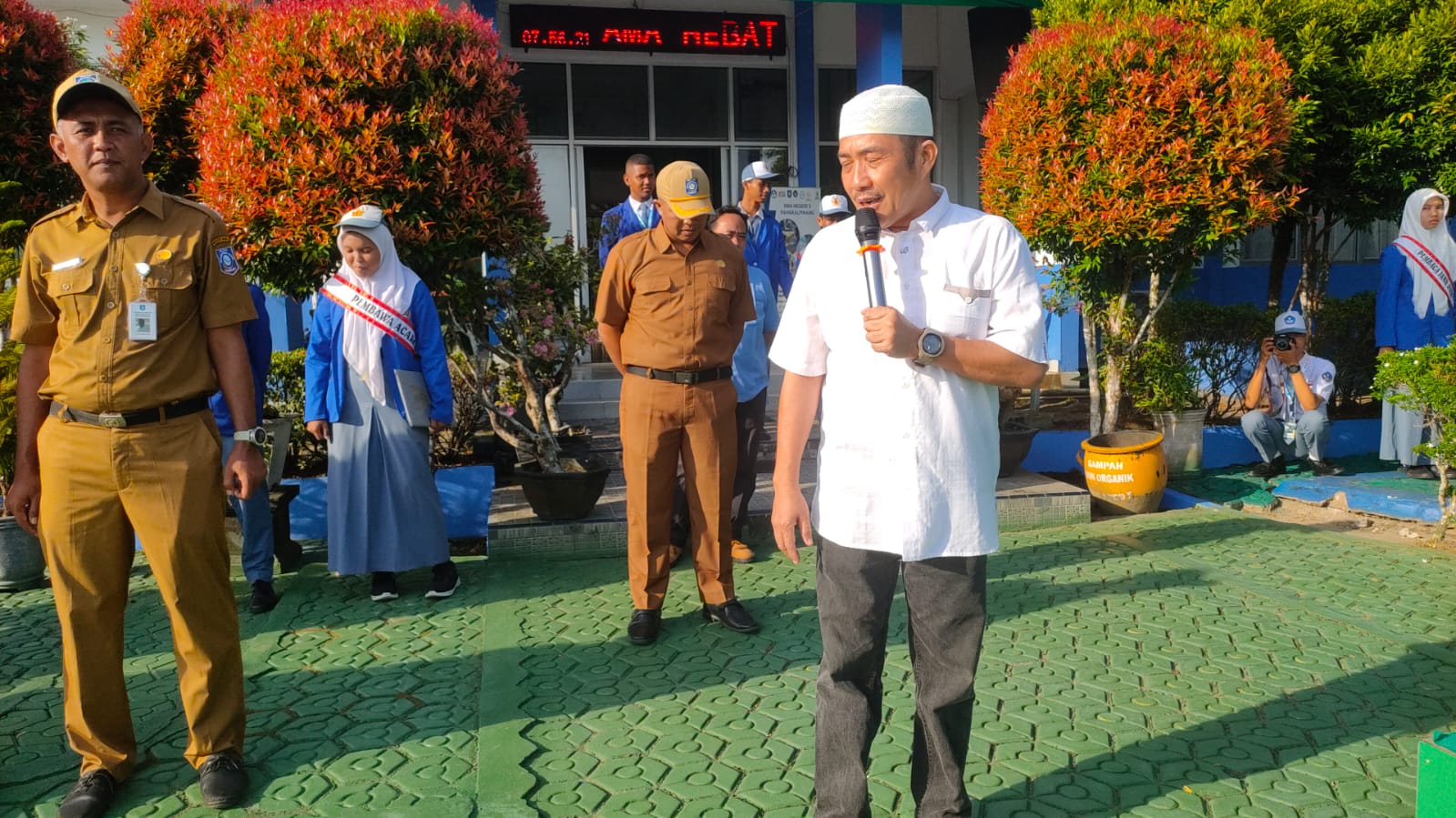 HARI PERTAMA MASUK SEKOLAH