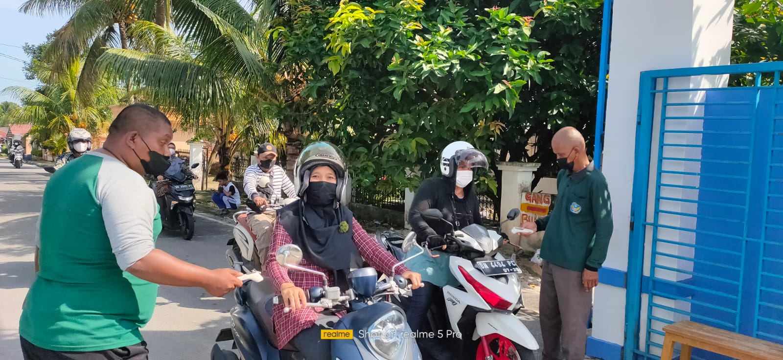 Pembagian raport semester ganjil 2021