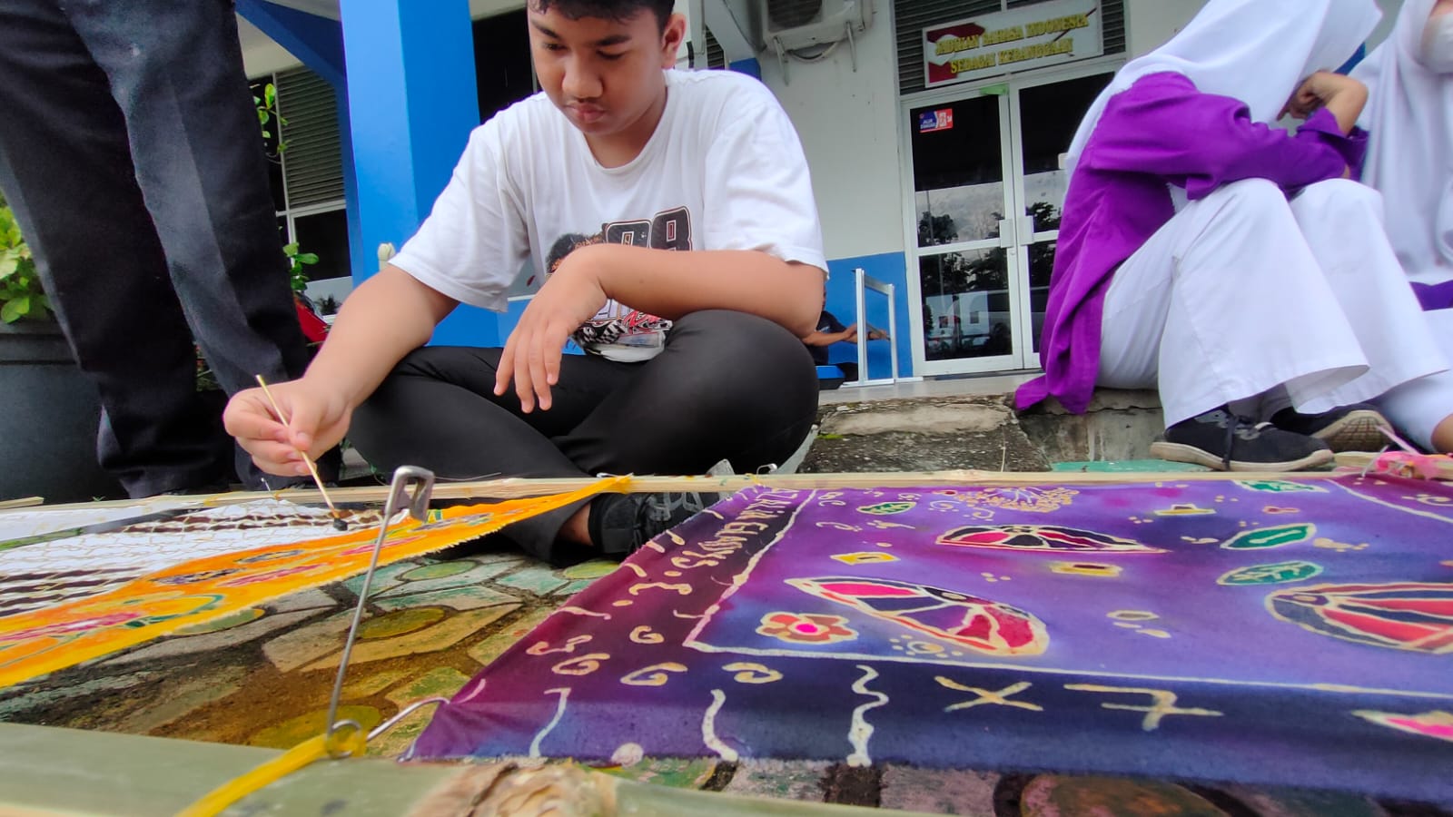 P5 tahap pewarnaan Batik