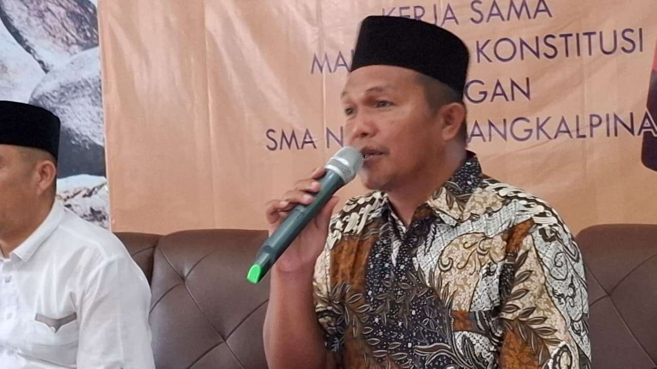 MK GOES TO SCHOOL 2025