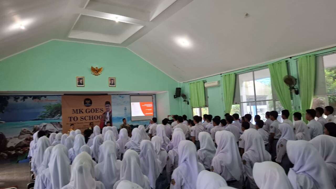 MK GOES TO SCHOOL 2025