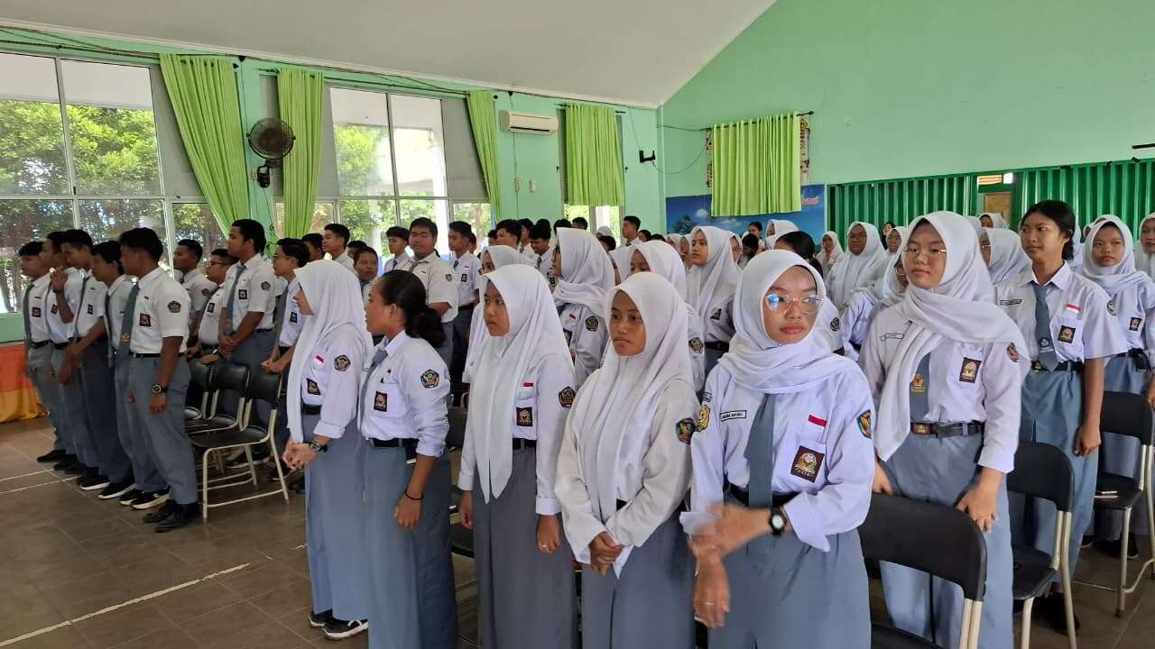 MK GOES TO SCHOOL 2025