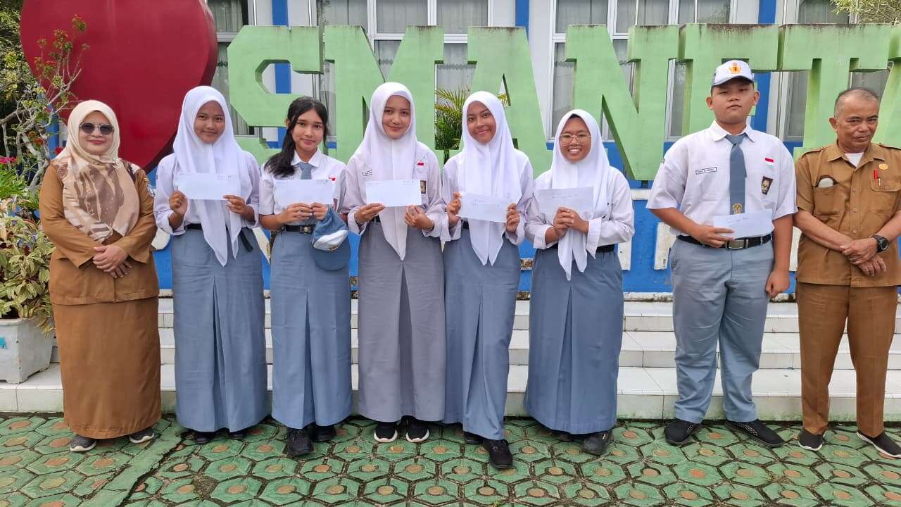 Pembagian Hadiah Peringkat Kelas