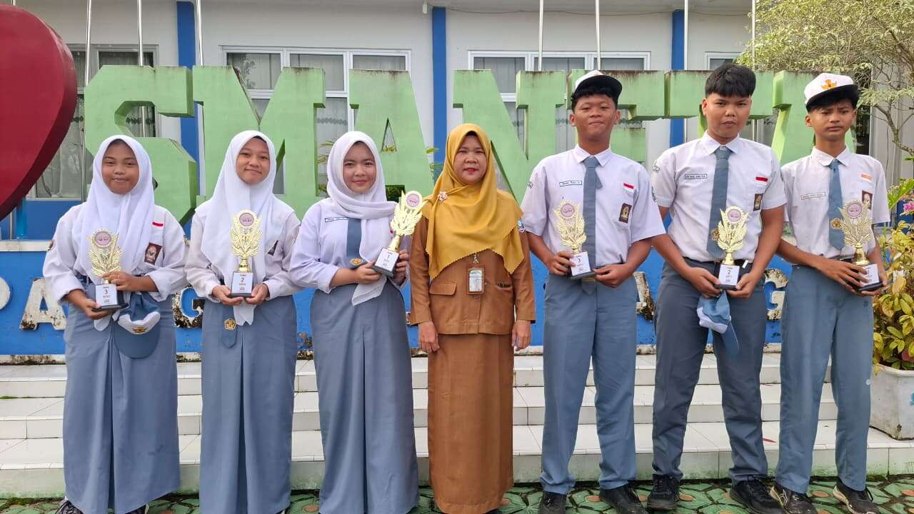 Pembagian hadiah Juara lomba Classmeeting