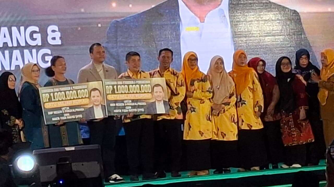 Inspirational Talk bertema "Break The Barrier" (Raih Prestasi, Gapai Mimpi)