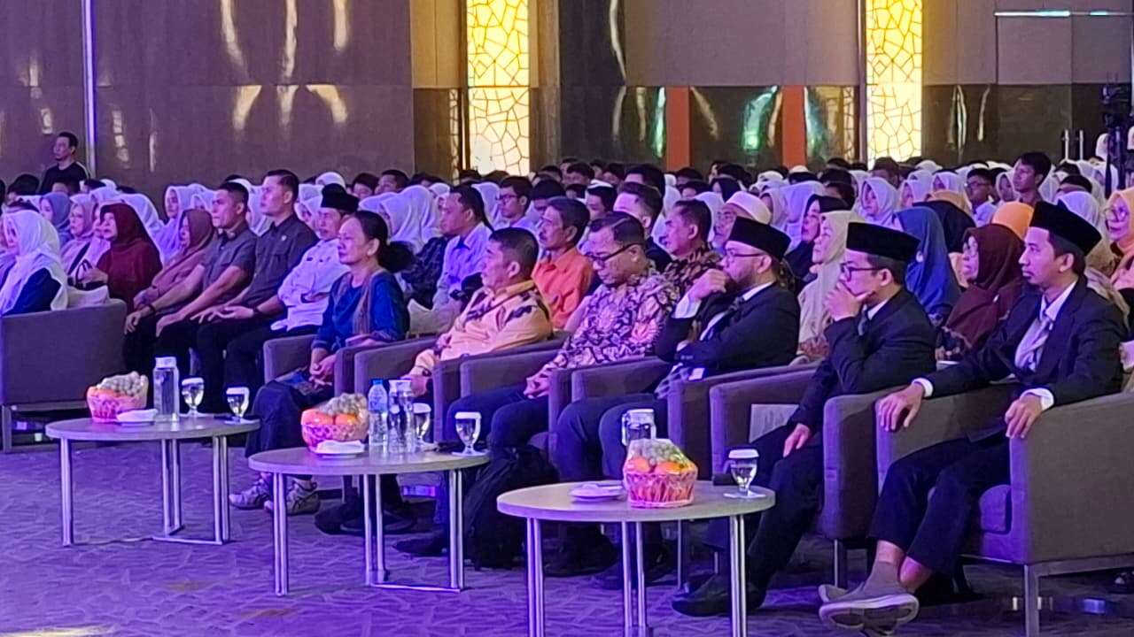 Inspirational Talk bertema "Break The Barrier" (Raih Prestasi, Gapai Mimpi)