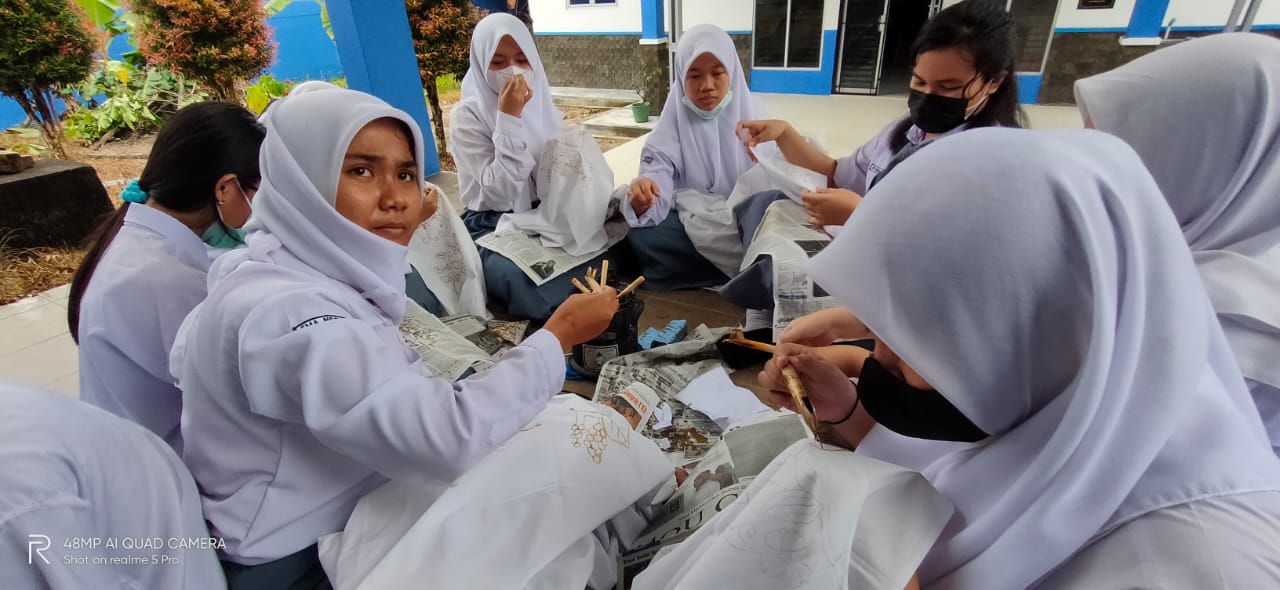 Membatik di SMANETA 2021