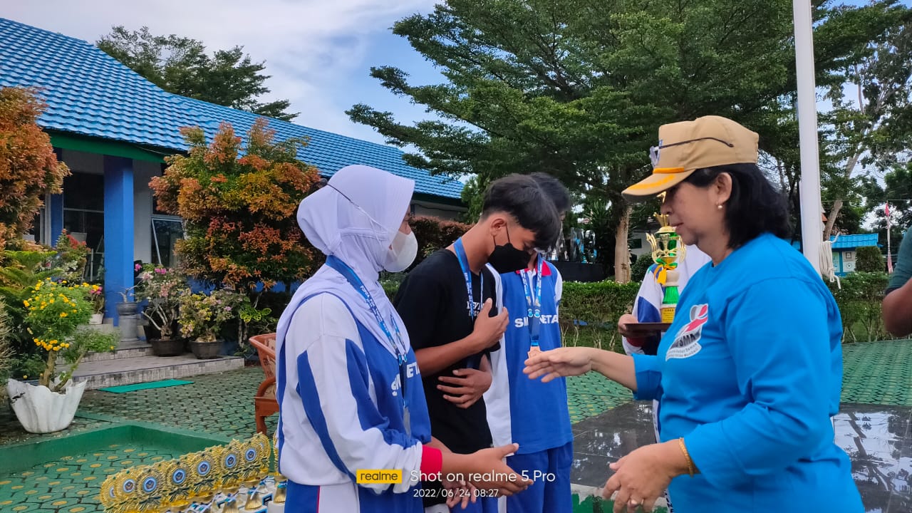 Pembagian hadiah lomba Classmeeting