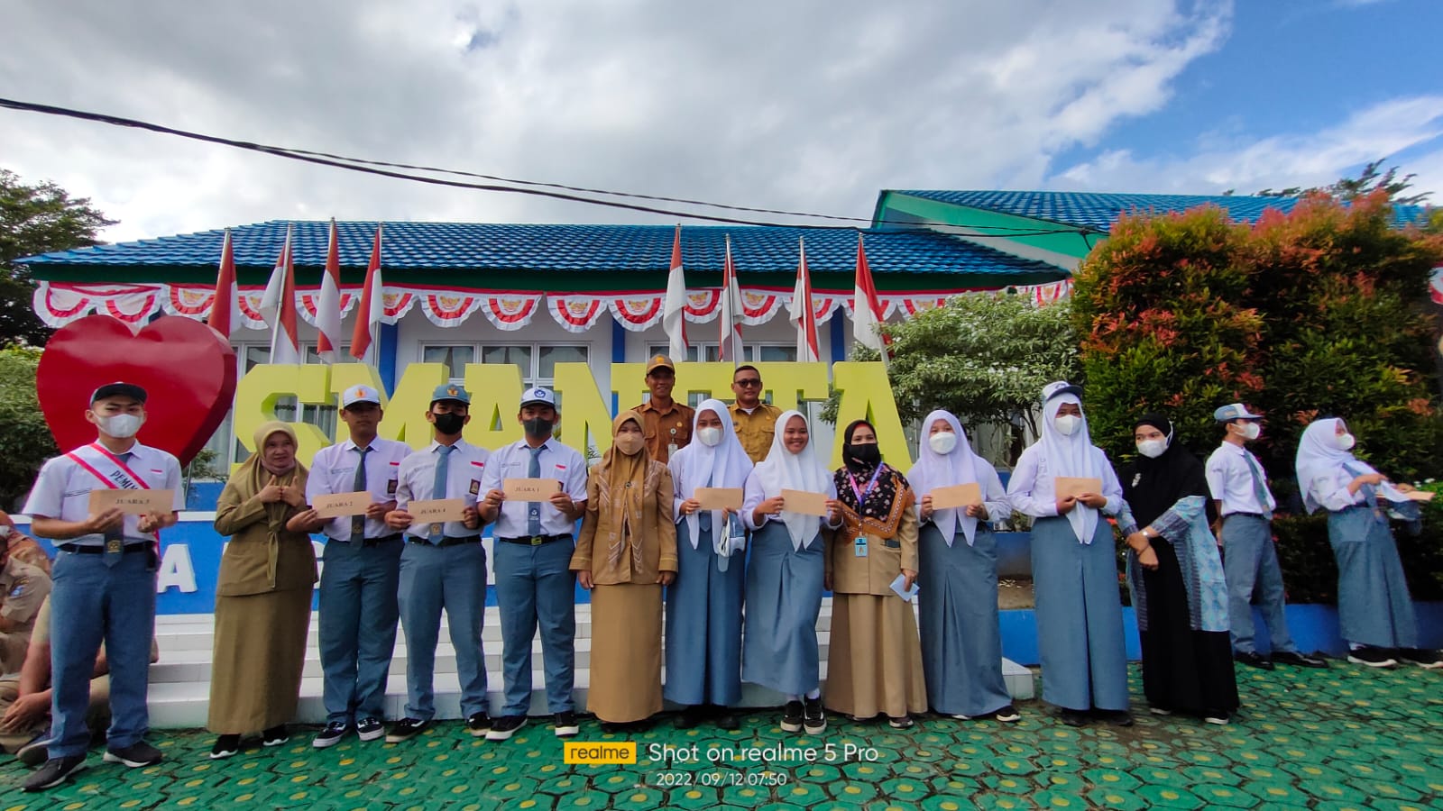 Pembagian hadiah HUT SMANETA lomba Internal