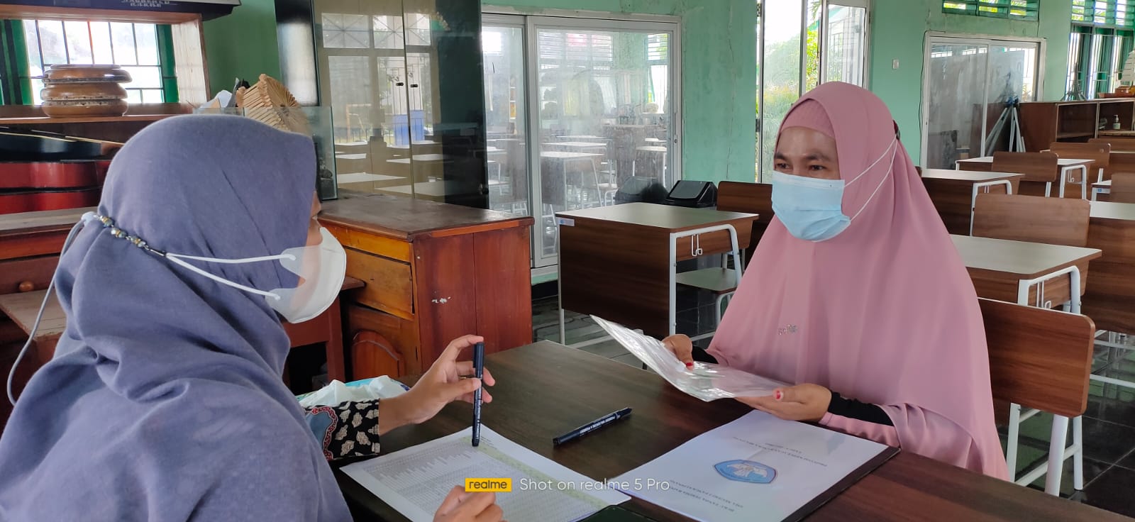 Pembagian raport semester ganjil 2021