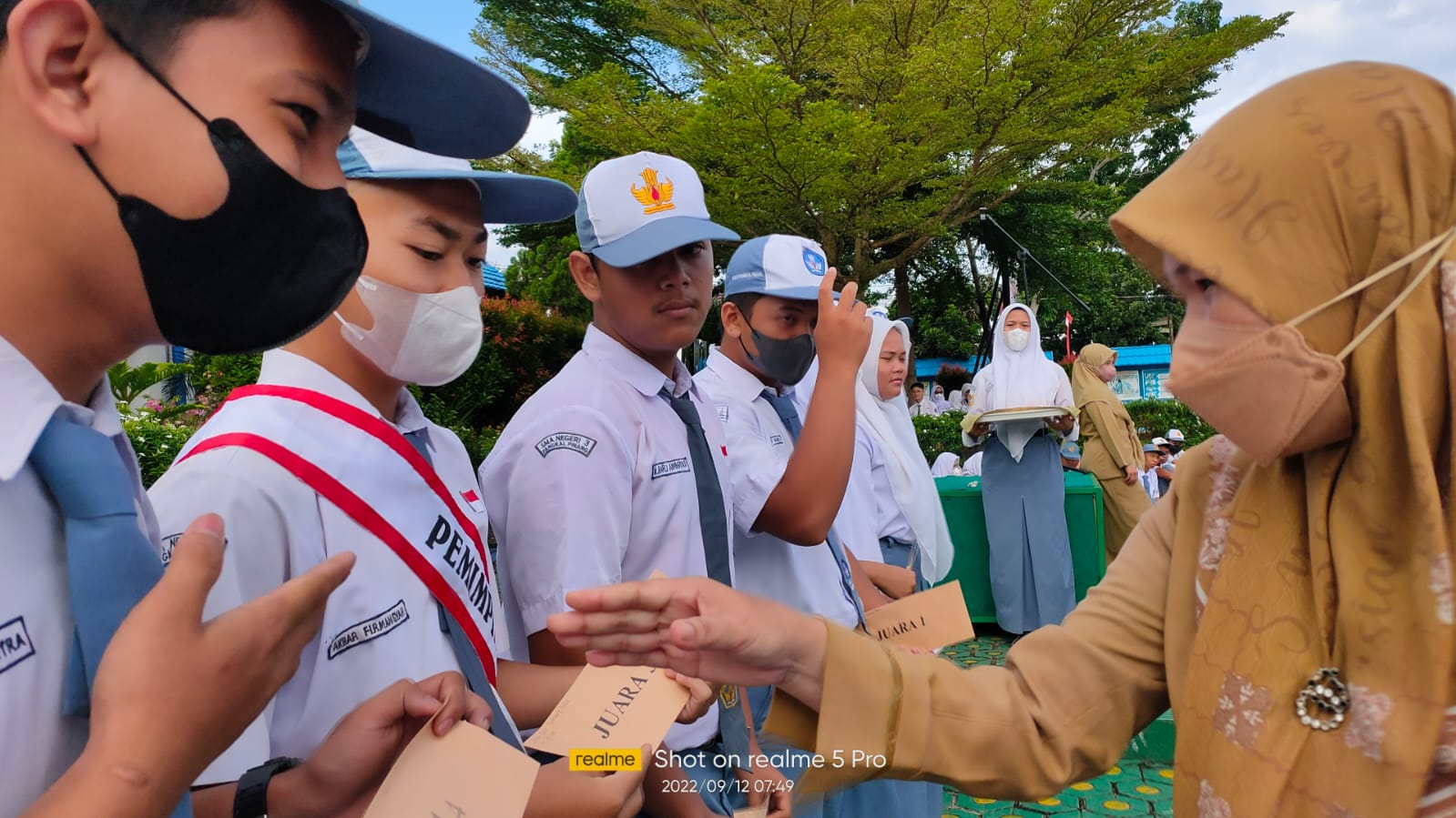 Pembagian hadiah HUT SMANETA lomba Internal