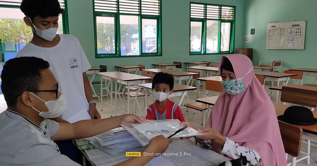 Pembagian raport semester ganjil 2021