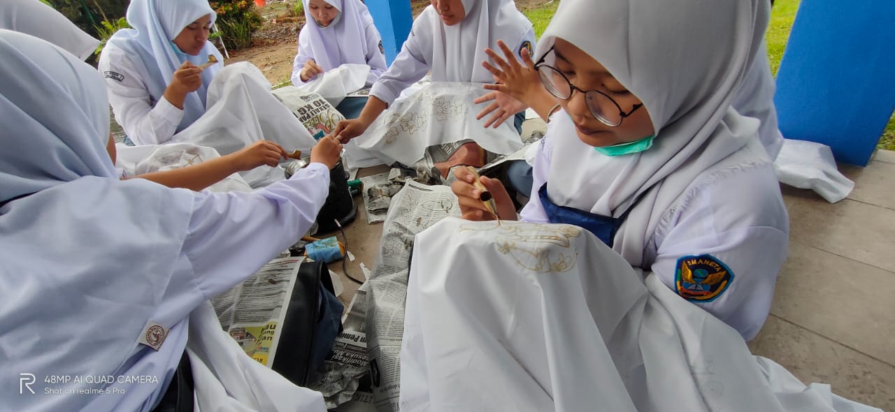 Membatik di SMANETA 2021
