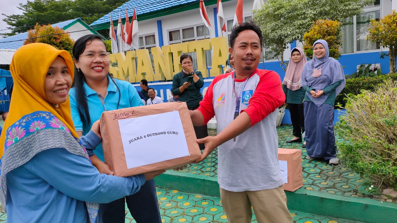 Pembagian hadiah lomba 2022