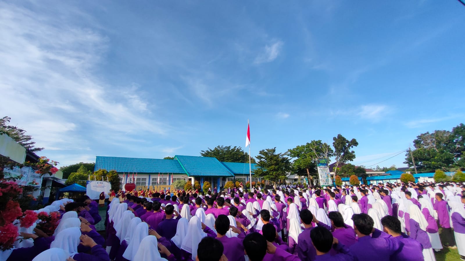 Upacara peringatan Hardiknas