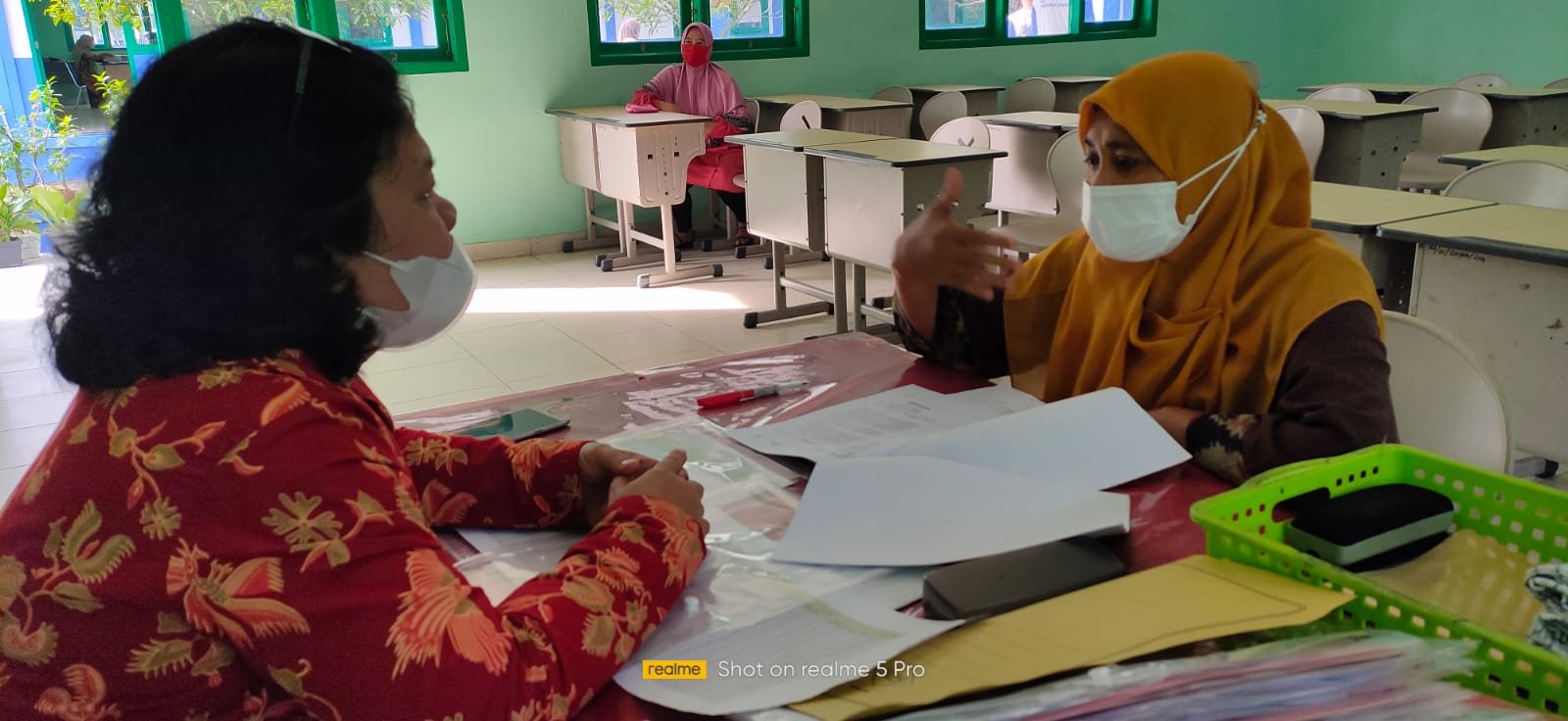 Pembagian raport semester ganjil 2021