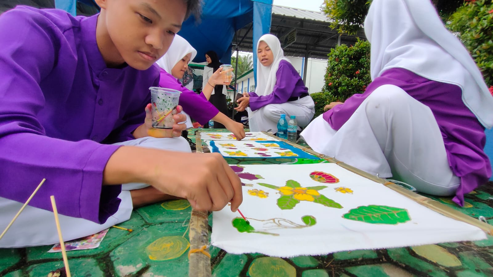 P5 tahap pewarnaan Batik