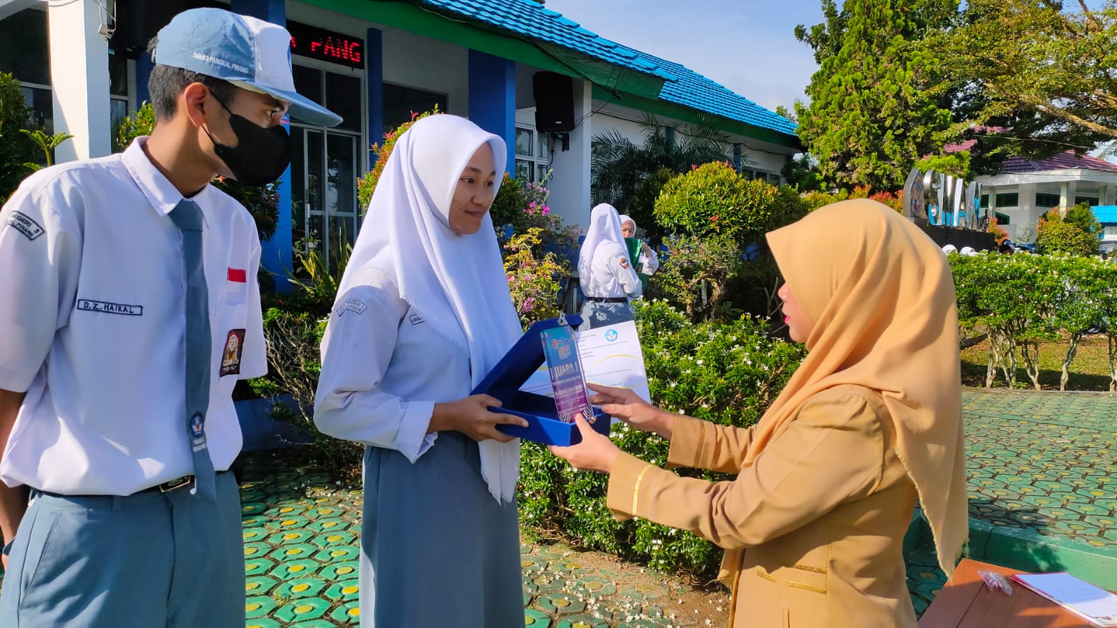 Pembagian piagam Ranking kelsa dan Juara lomba