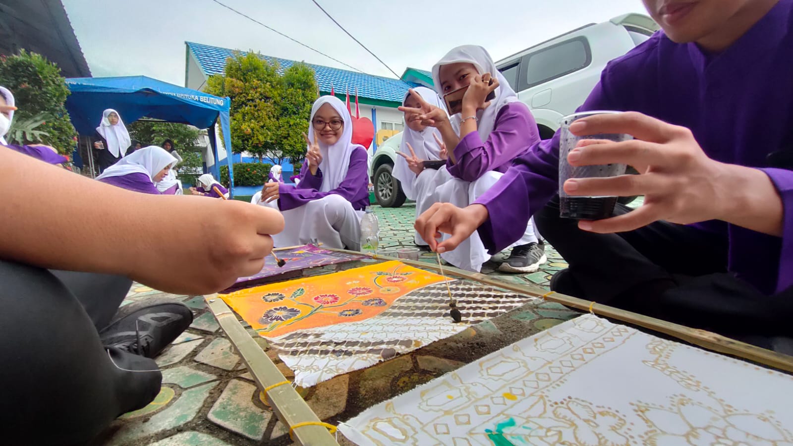 P5 tahap pewarnaan Batik