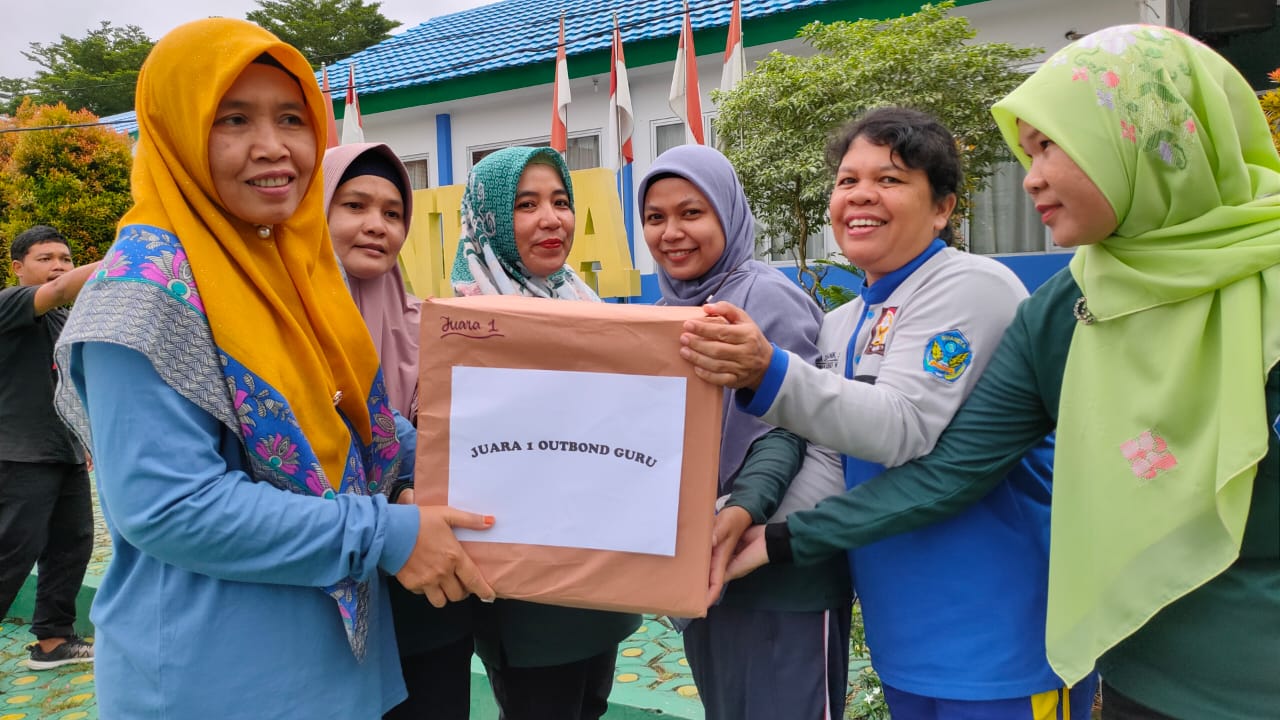 Pembagian hadiah lomba 2022
