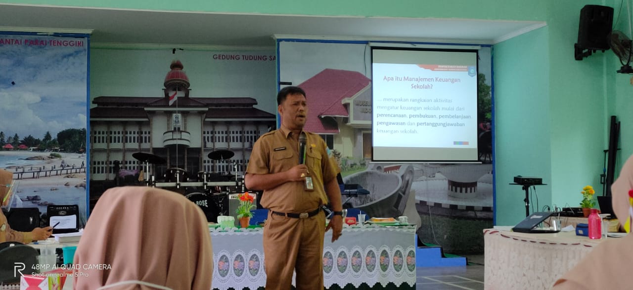 workshop tentang perubahan kurikulum, standar penilaian , EDS, perencanaan program