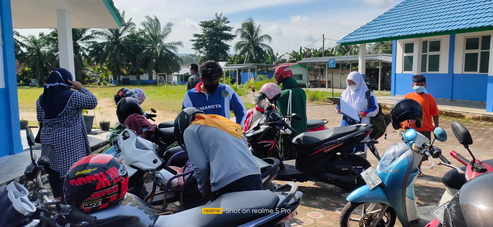 Pembagian raport semester ganjil 2021