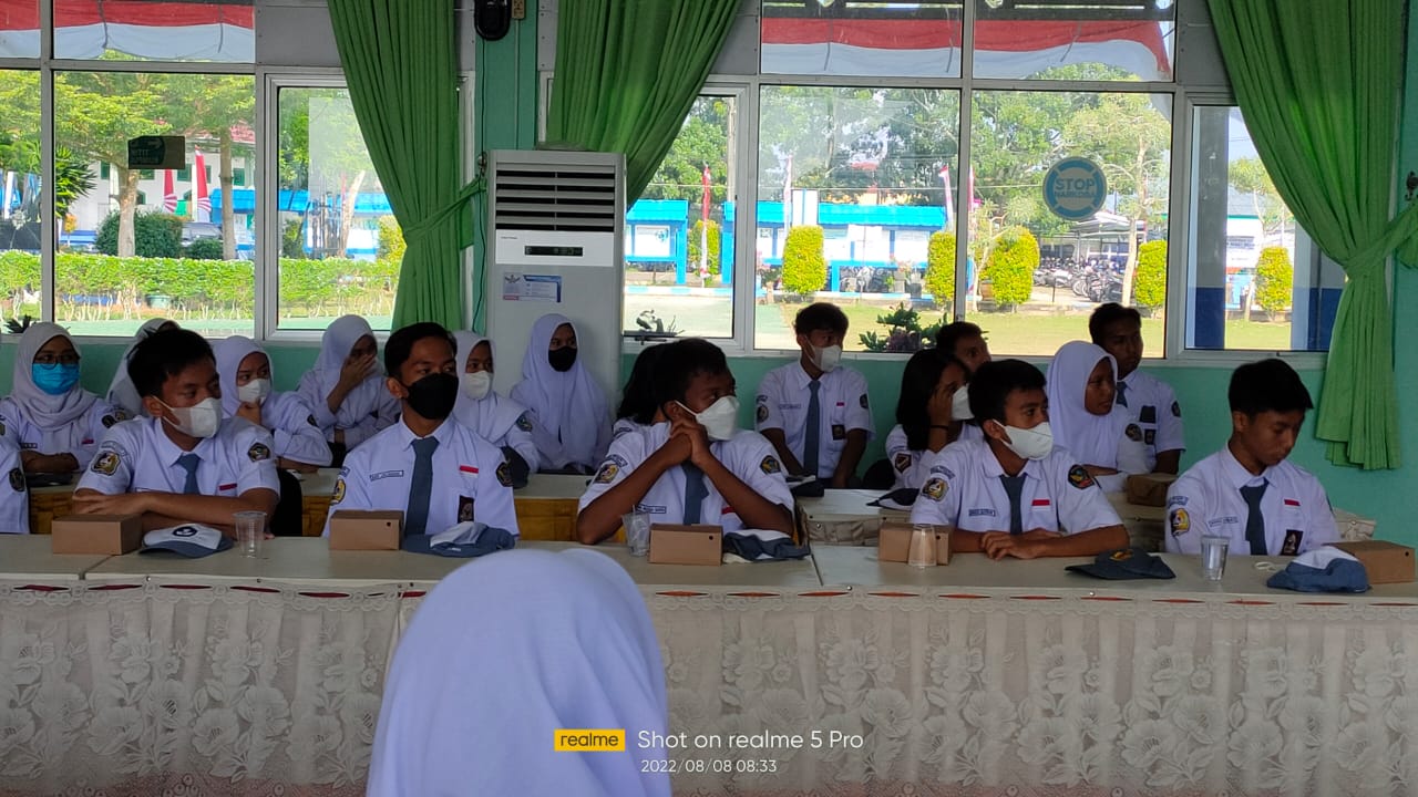 Polwan Goes to School