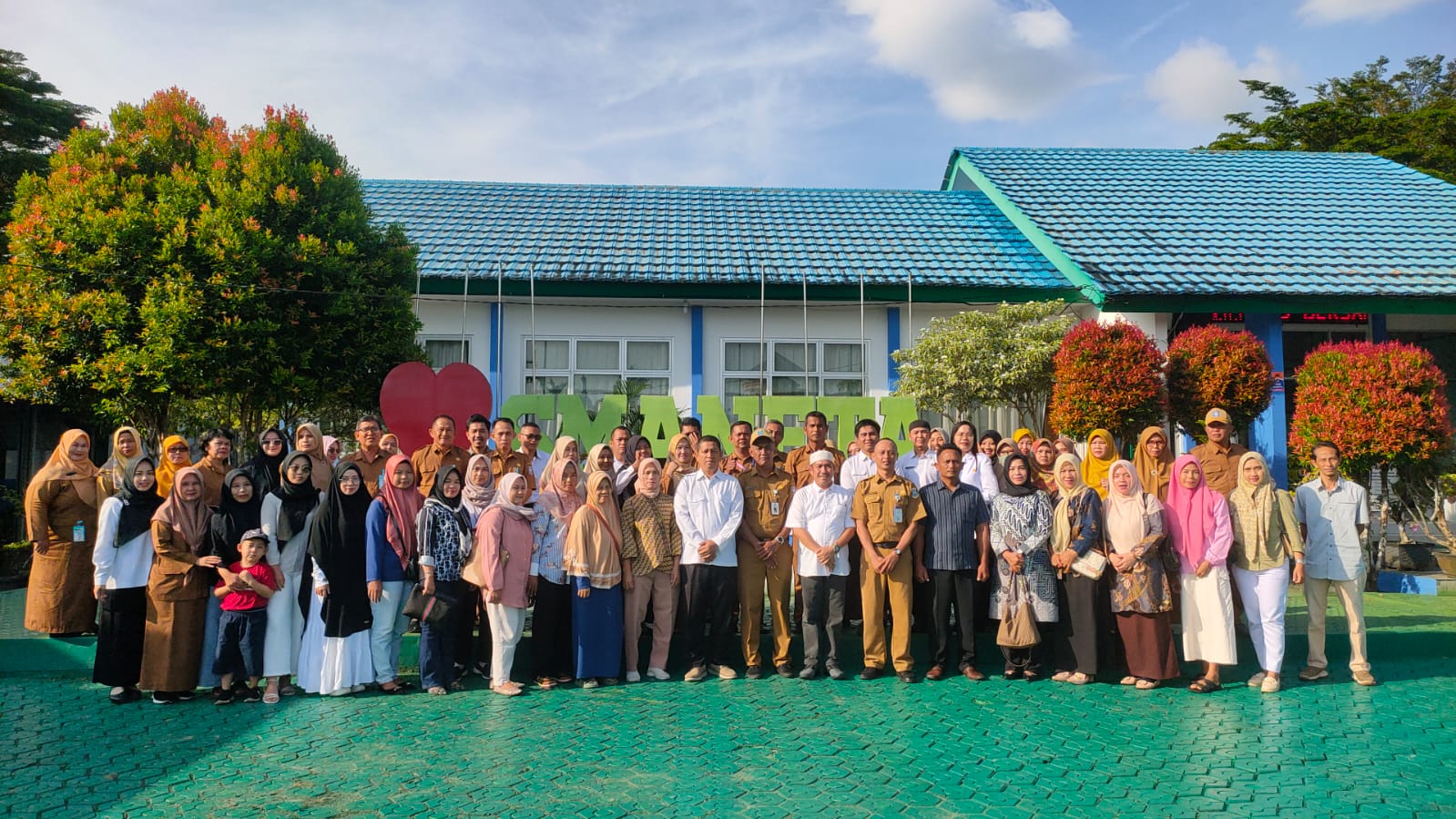 HARI PERTAMA MASUK SEKOLAH