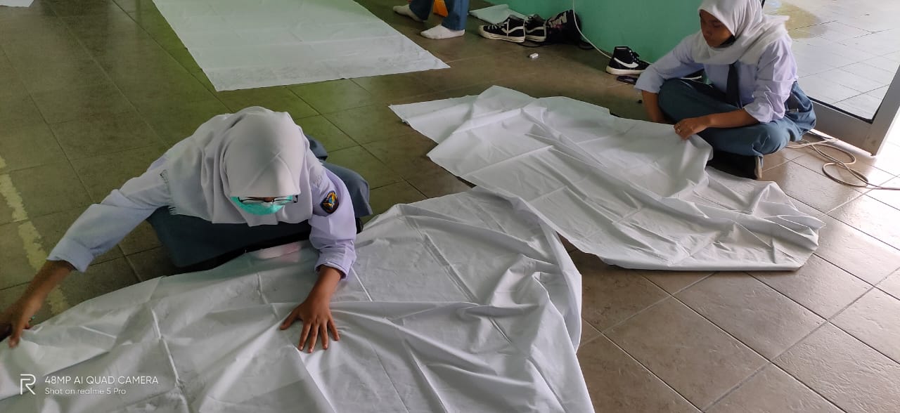 Membatik di SMANETA 2021