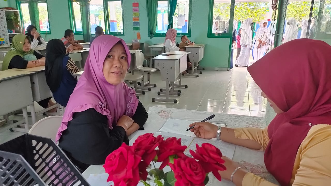 Pembagian Raport Tengah semester