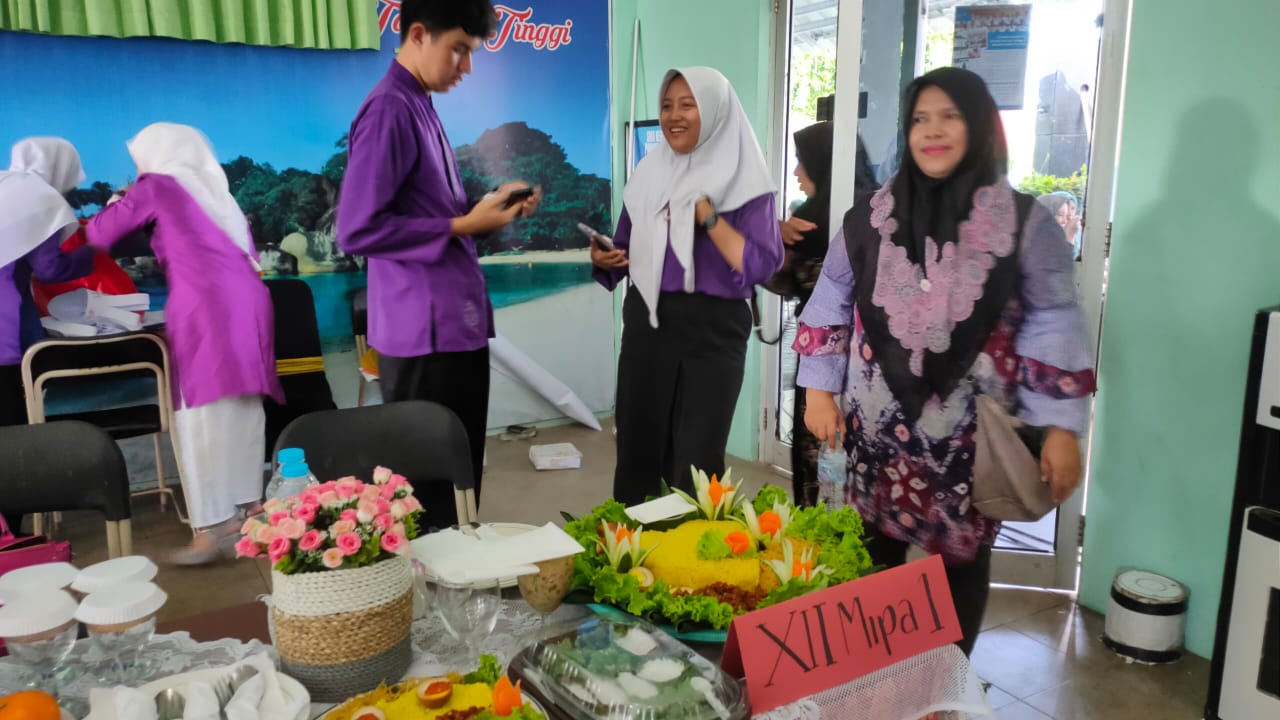 Lomba Tumpeng