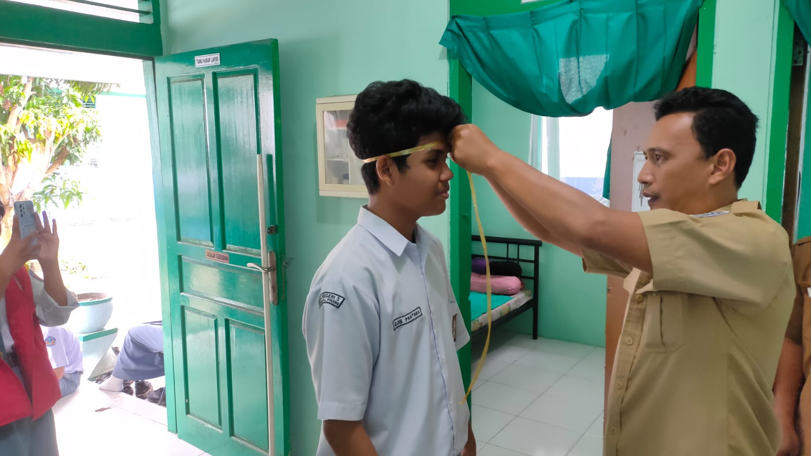 Cek Kesehatan UKS SMANETA