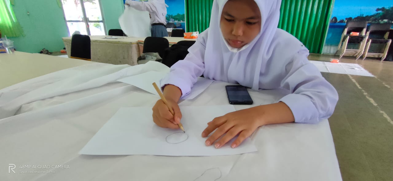 Membatik di SMANETA 2021