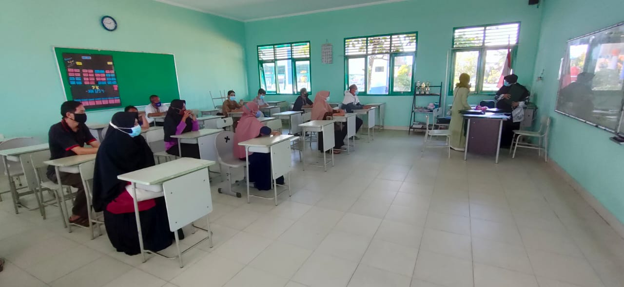 Pembagian raport Semester Genap 2021