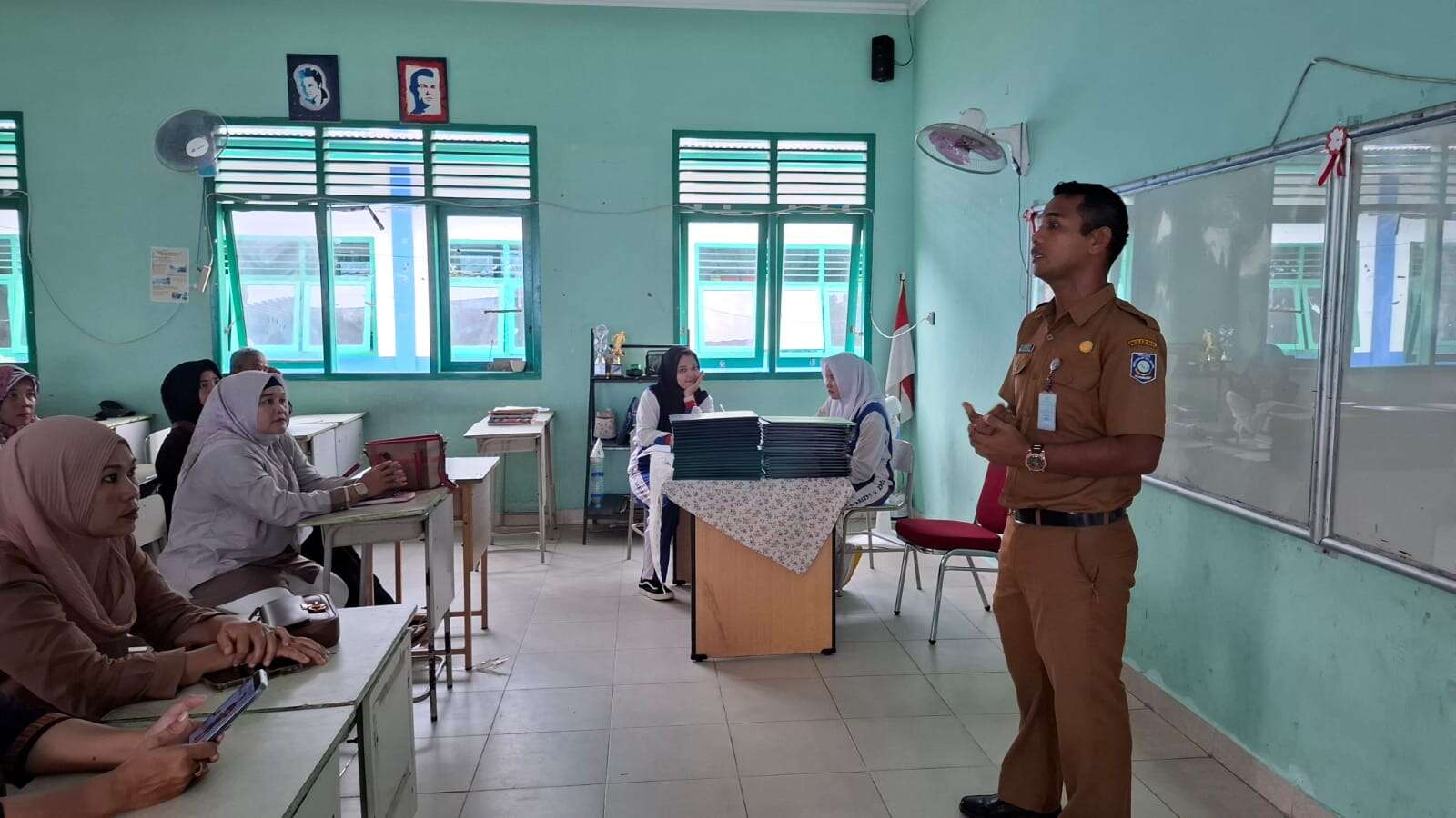 PEMBAGIAN RAPORT MEI 2025