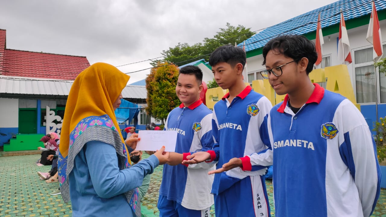 Pembagian hadiah lomba 2022