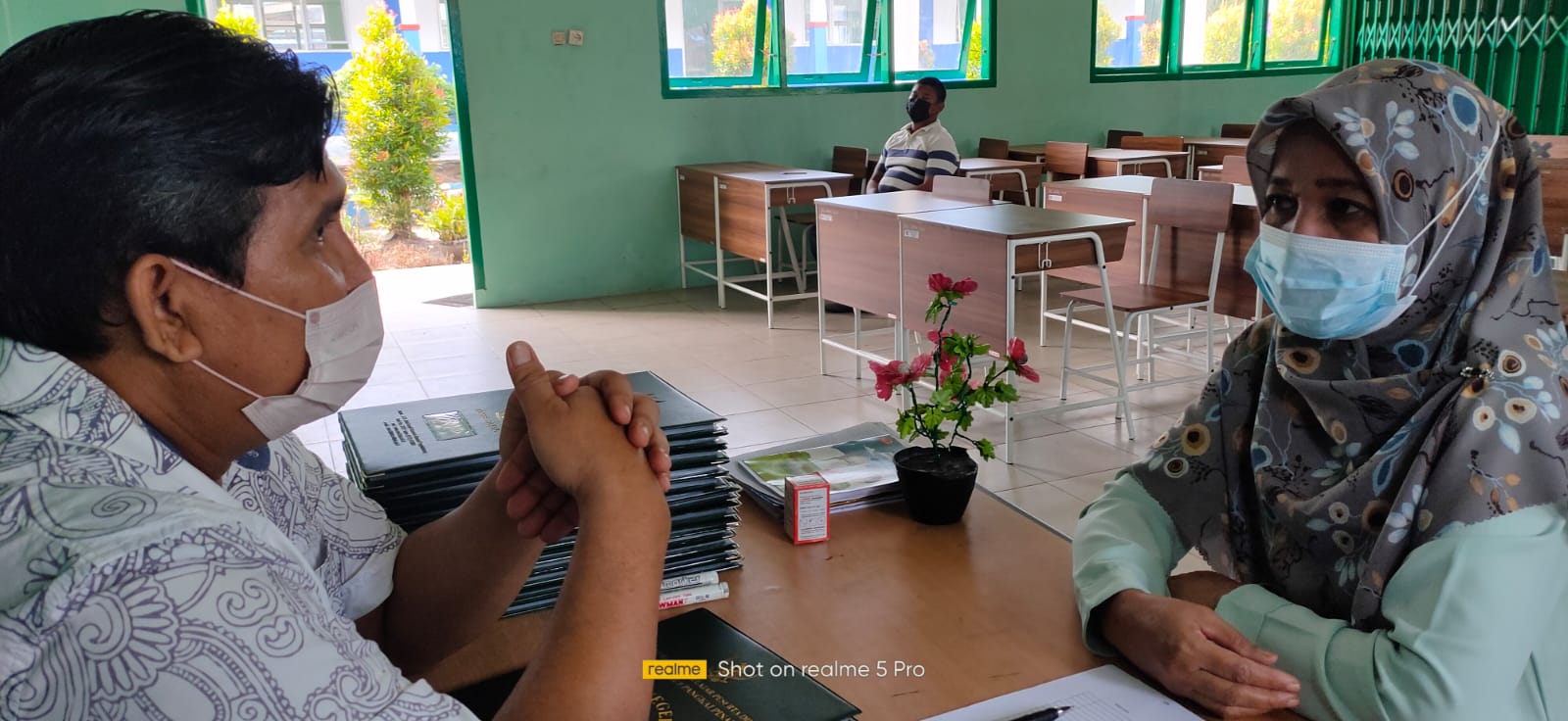 Pembagian raport semester ganjil 2021