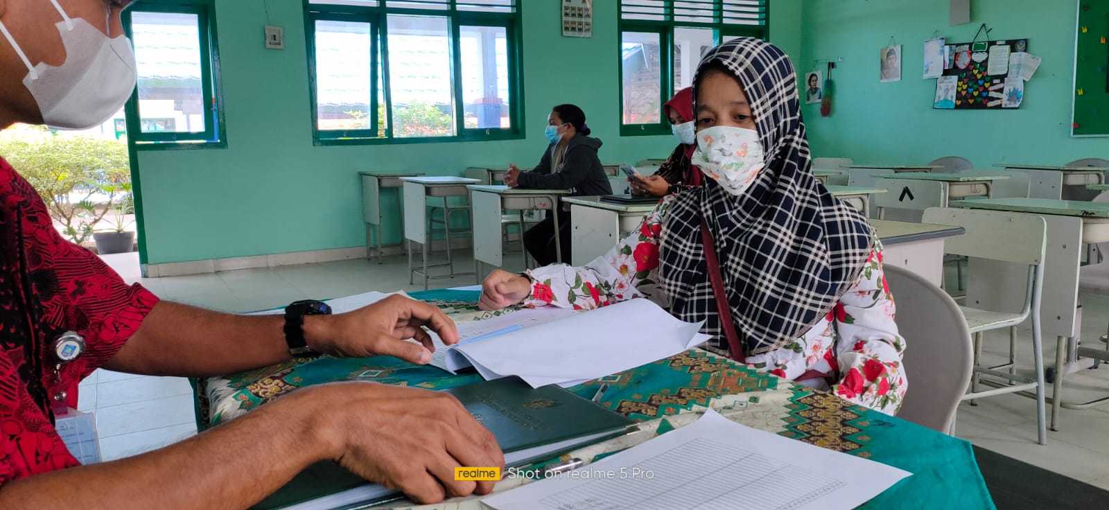 Pembagian raport semester ganjil 2021