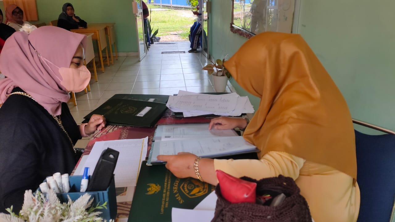 Pembagian Raport Tengah semester