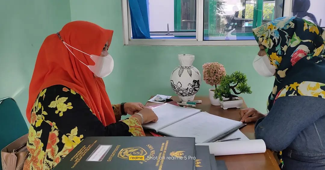 Pembagian raport semester ganjil 2021