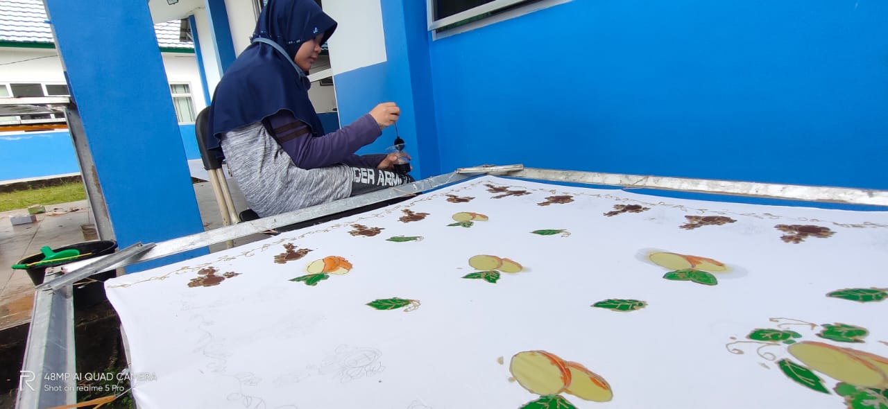 Membatik di SMANETA 2021