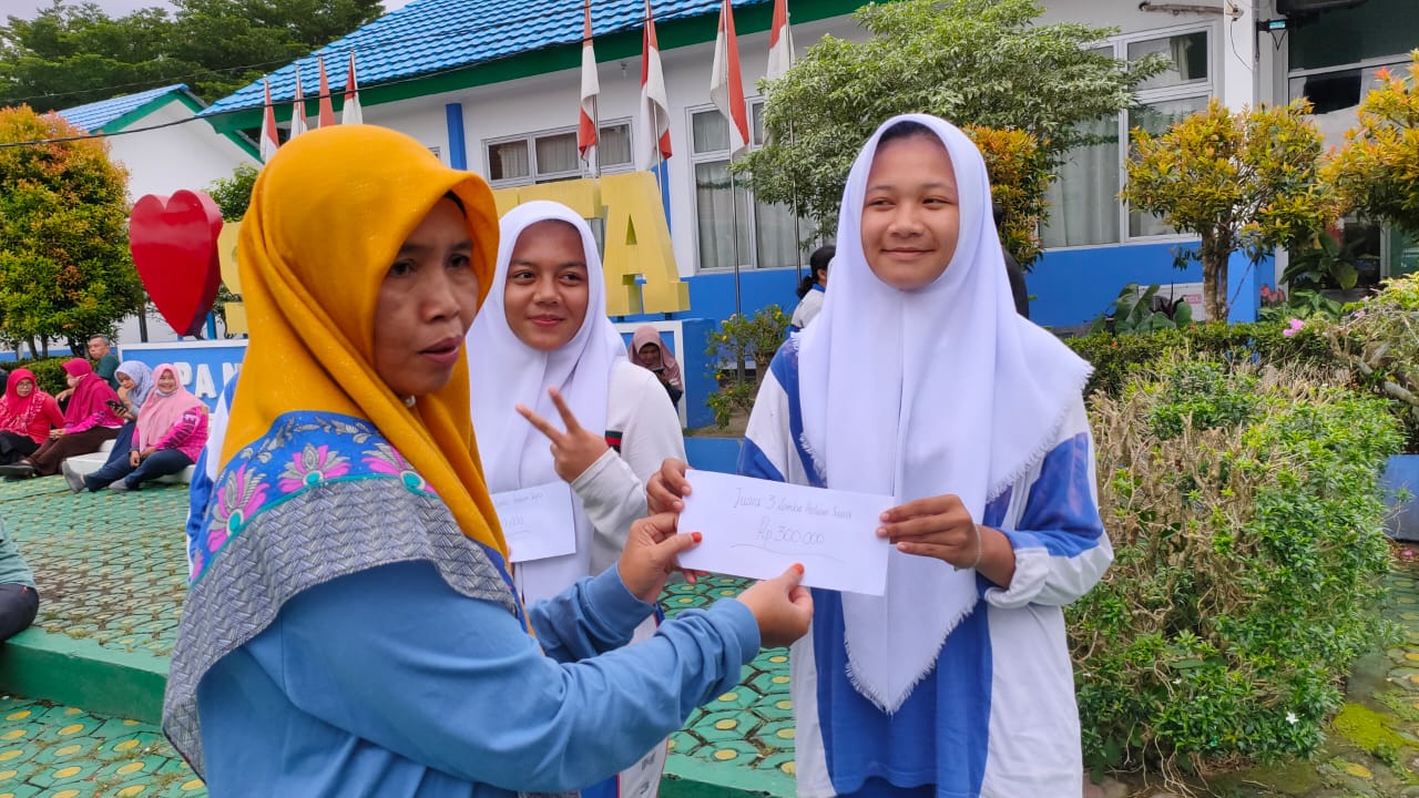 Pembagian hadiah lomba 2022