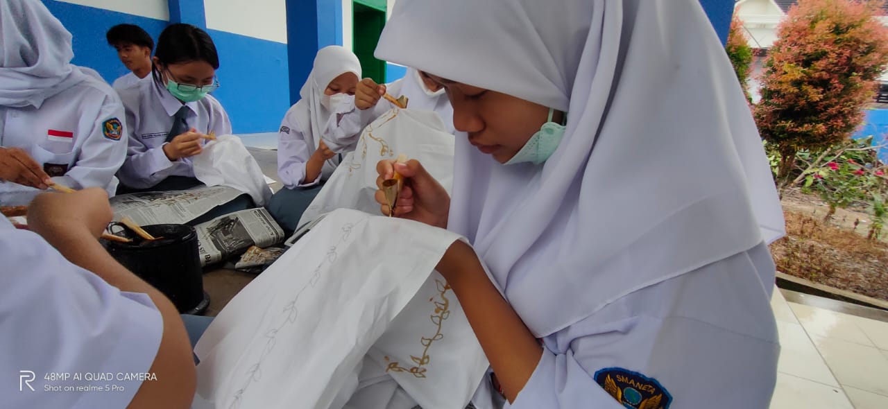 Membatik di SMANETA 2021