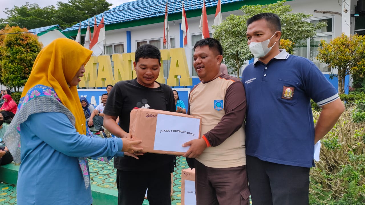 Pembagian hadiah lomba 2022