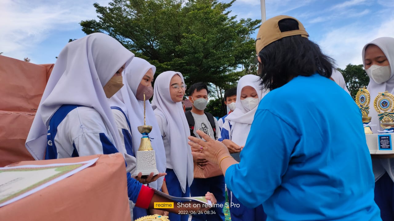 Pembagian hadiah lomba Classmeeting