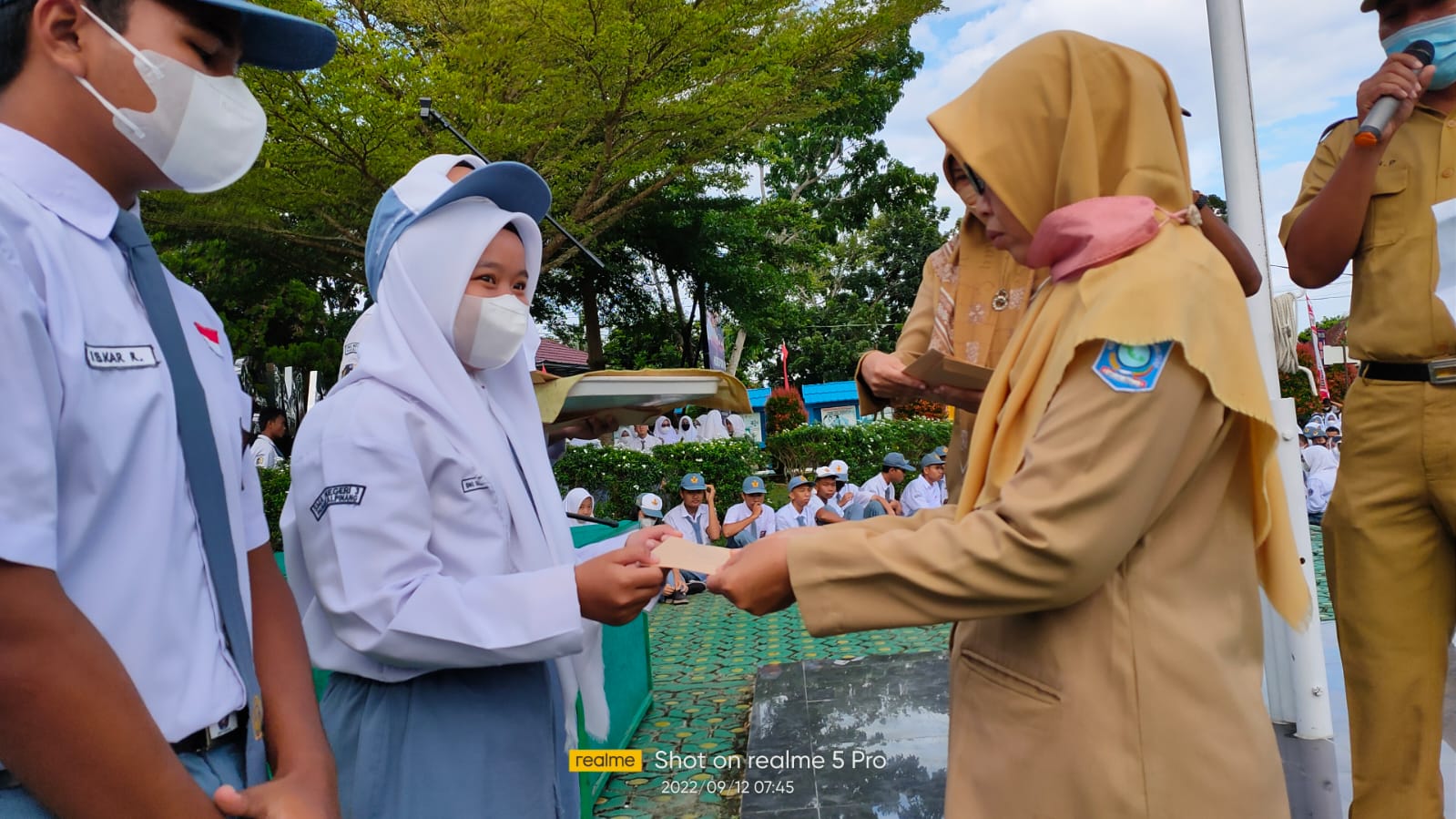Pembagian hadiah HUT SMANETA lomba Internal