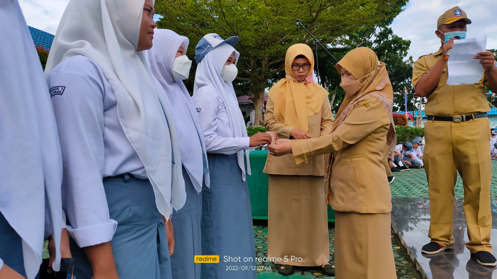 Pembagian hadiah HUT SMANETA lomba Internal