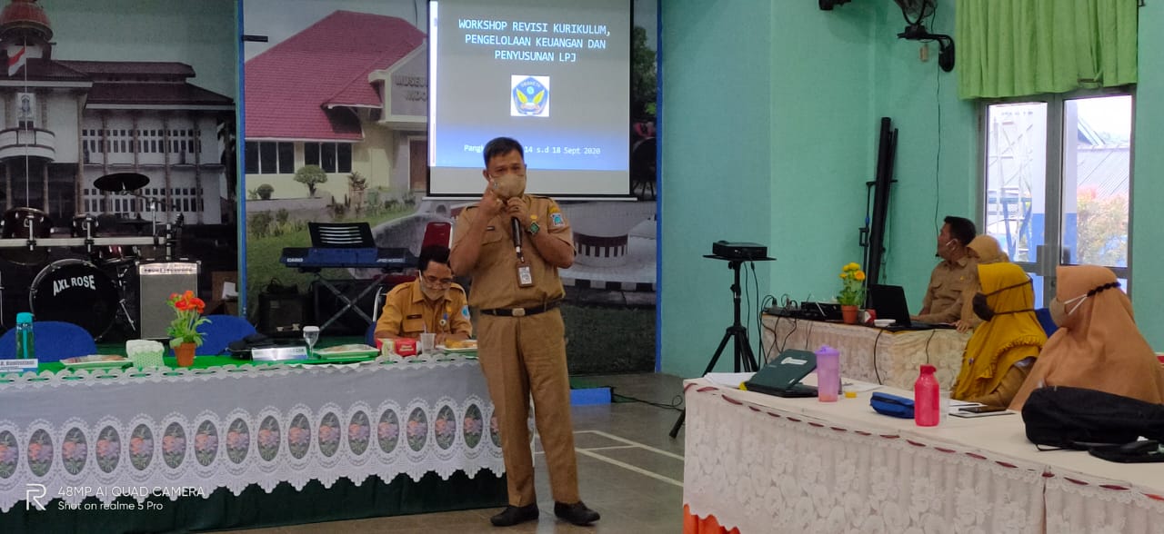 workshop tentang perubahan kurikulum, standar penilaian , EDS, perencanaan program